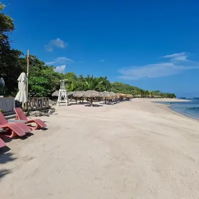 Beach Apartment with Pool - Costambar