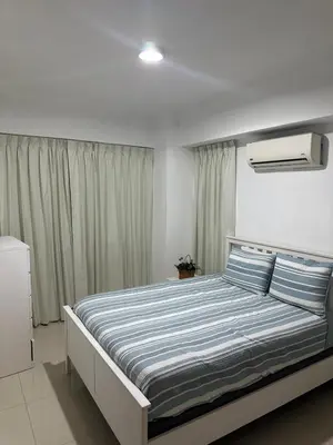 a bedroom with a bed with blue and white sheets at Apartamento en Boca Chica T1 610 in Boca Chica