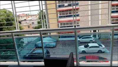 a reflection of a bear in the window of a building at Hermoso apartamento 3 habitaciones in Los Paredones