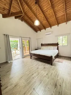 a bedroom with a bed and a wooden ceiling at Villa escondida in San Cristóbal