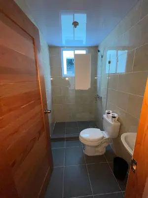 a small bathroom with a toilet and a sink at Comodo apartamento en Boca Chica SDQ AILA in El Higo