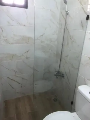a bathroom with a glass shower with a toilet at Apartamento de lujo amueblado Guadeca B in Juan López