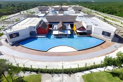 an overhead view of a building with a swimming pool at Alojamientos de 1 y 2 habitaciones a 5 min de la playa in Punta Cana