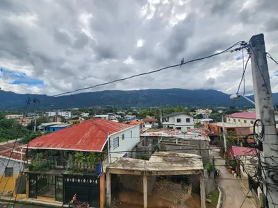 an overhead view of a city with mountains in the background at Remanso 1 in Jarabacoa