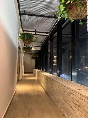 a corridor of a building with windows and plants at Caonabo35 Elegancia Boutique en Santo Domingo 2 in Santo Domingo