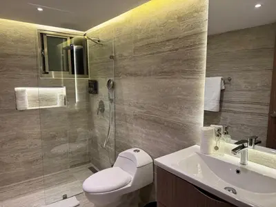 a bathroom with a toilet and a sink and a shower at Caonabo35 Elegancia Boutique en Santo Domingo 5 in Santo Domingo