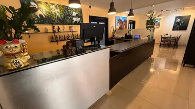 a bar in a restaurant with a counter top at Caonabo35 Elegancia Boutique en Santo Domingo 7 in Santo Domingo