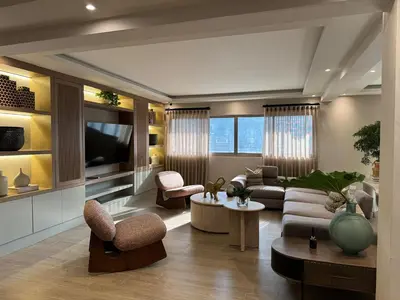 a living room with a couch and a tv at Caonabo35 Elegancia Boutique en Santo Domingo 7 in Santo Domingo