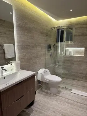 a bathroom with a toilet and a glass shower at Caonabo35 Elegancia Boutique en Santo Domingo 8 in Santo Domingo
