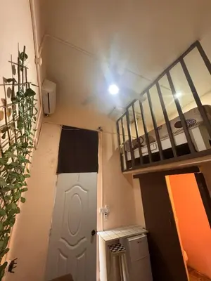 a small room with a staircase and a bunk bed at Casa de huéspedes La Española in Santo Domingo