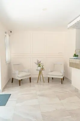 a white room with two chairs and a table at Hotel cotubanama