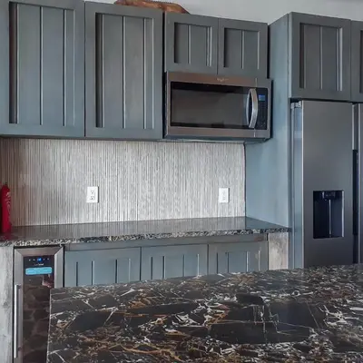 a kitchen with a microwave and a refrigerator at AguaSanta, Breeze & Views in Palmarito