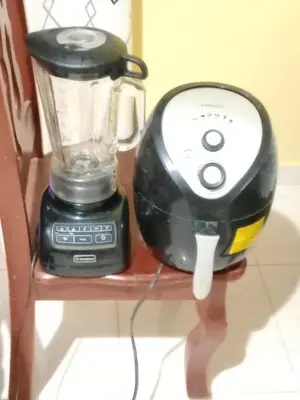 a blender sitting on a shelf next to a toaster at Carvajal in El Higo