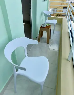 two white chairs and a table in a room at Apartamento acogedor con cocina y balcón privado in Bayahibe