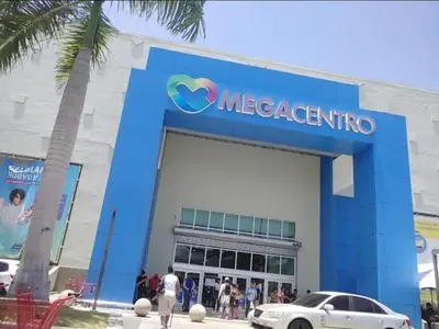 a meccano store with a car in front of it at Bright & Spacious En-suite Room - Santo Domingo Este in Cancino
