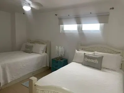 a bedroom with two beds and a window at Luxury Penthhouse Frente Al Mar in Juan Dolio