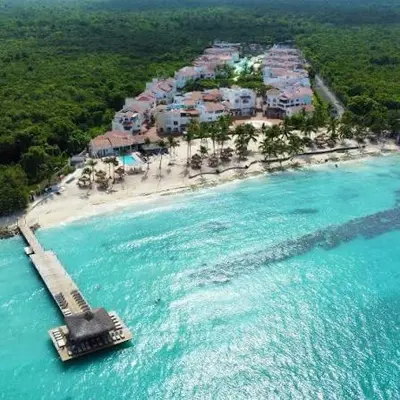 an aerial view of a beach with a resort at Loft short walk to the beach and restaurant in La Fragata