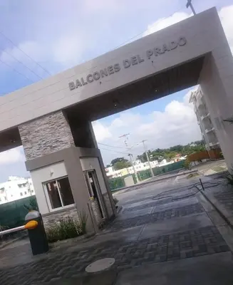 a building with a sign that reads dangerous del pills at Apartamento muy cerca de la embajada Americana in Santo Domingo