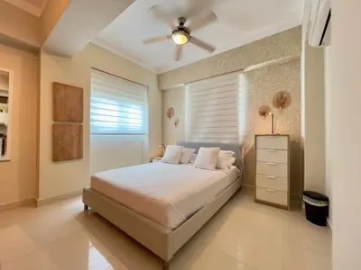 a bedroom with a bed and a ceiling fan at Acogedor apartamento ÁGORA MALL in Colorado
