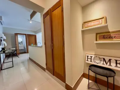 a hallway of a room with a kitchen and a bar at Acogedor apartamento ÁGORA MALL in Colorado
