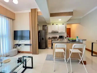 a kitchen with a table and chairs in a room at Acogedor apartamento ÁGORA MALL in Colorado