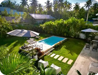 an aerial view of a backyard with a swimming pool at Portillo Beach Family House in El Limón
