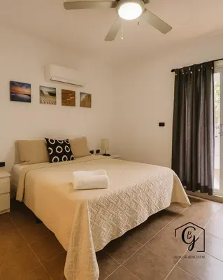 a bedroom with a bed and a ceiling fan at Tu refugio en Los Corales Punta Cana, wifi rápido y piscina in Punta Cana