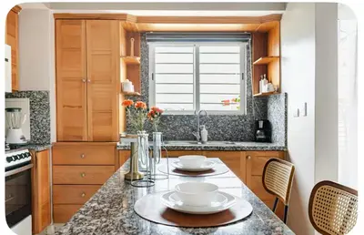 a kitchen with a table with two plates on it at Un bonito amanecer in Santo Domingo