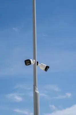 a pole with two cameras on top of it at apartamento vacacional BANI in Boca Canasta