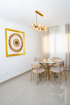 a dining room with a table and chairs and a chandelier at apartamento vacacional BANI in Boca Canasta