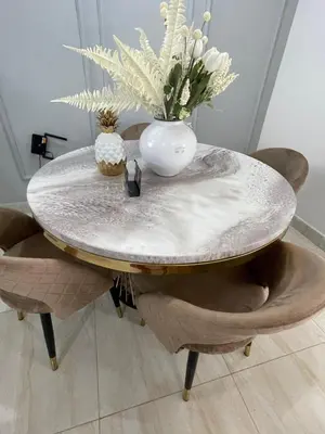 a round table with a vase of flowers on top at Apartamento acoger en Santo Domingo este in Hainamosa