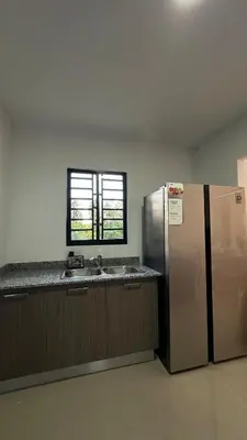 a kitchen with a sink and a refrigerator at Apartamento en La Romana 3 habitaciones in La Romana