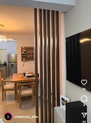 a dining room with a table and a television on a wall at Recidencial in Mendoza