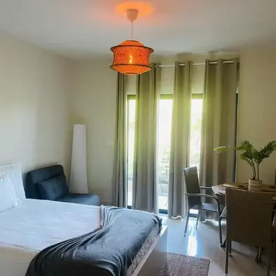 Modern 2 Queen Beds Apartment with Garden View