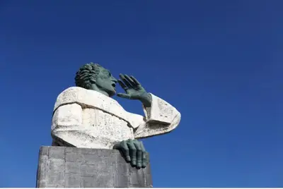 a statue of a man sitting on a pedestal at City Sea Exclusive Colonial Gem with Ocean View in Santo Domingo