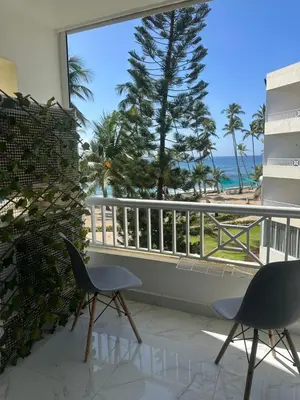 a balcony with two chairs and a view of the ocean at Espectacular apartamento IV Albatros byJu Juan Dolió in Villas del Mar