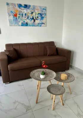 a living room with a couch and a table at Espectacular apartamento IV Albatros byJu Juan Dolió in Villas del Mar