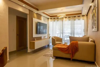 a living room with a couch and a tv at Apartamento Ensanche Isabelita cercano Avenida España in La Viva