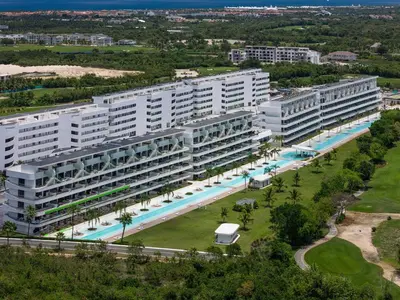 an aerial view of a large building with a swimming pool at Refugio Ideal Golf & Piscina Cana Rock Star in Punta Cana