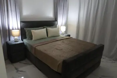 a bedroom with a large bed with two lamps at Villa Yvelisse Pop Un paraíso próximo al Mar in San Felipe de Puerto Plata