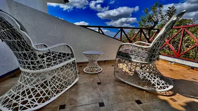 two chairs and a table on a balcony at Villa Robilu