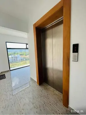 a large door in a room with a window at Tranquilo y acogedor in Santiago de los Caballeros
