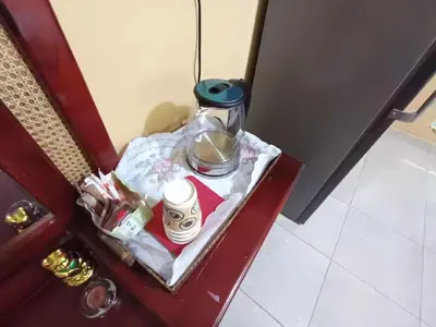 a red drawer with a cup on top of it at Ideal para Dormir in Los Patos