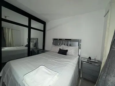 a bedroom with a large white bed and a mirror at Vacaciones809 in Juan López