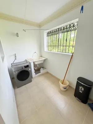 a kitchen with a washing machine and a window at Residencial Marvin I Apartamento 1A in Santiago de los Caballeros