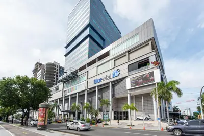 a large building with a sign on it on a street at Confortable Apartamento Centro Ciudad in Santo Domingo