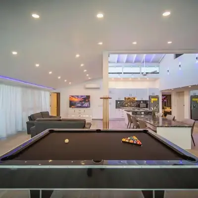 Luxury 3BR Penthouse 300m from beach