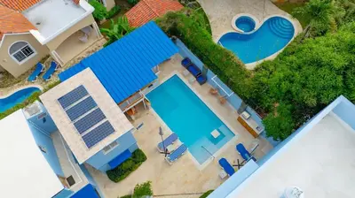 an overhead view of a house with a swimming pool at Casa de Compai Studio 1 AC WiFi Prime Location in Sosúa