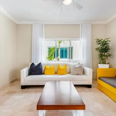 Large apartment at the foot of the beach