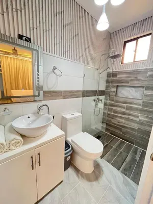 a bathroom with a toilet and a sink at Villa fantastica Pool privada y centrica in Las Terrenas